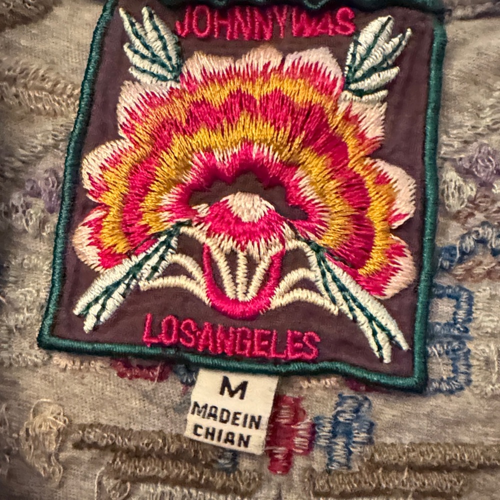 Johnny Was Floral Embroidered Summer Top, size M - Picture 7 of 7